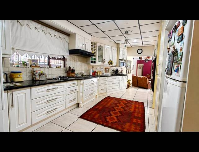 5 BEDROOM HOUSE FOR SALE IN DAN PIENAAR